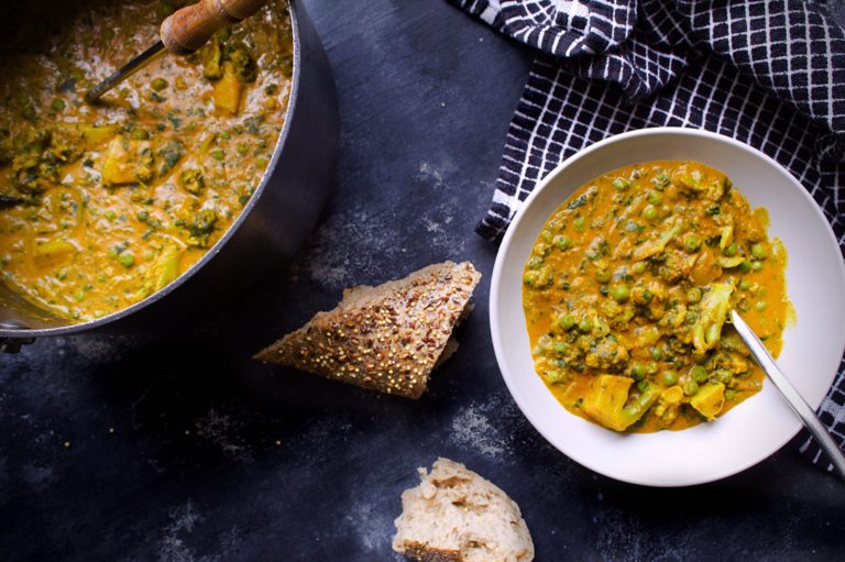 Read more about the article Cheese and Broccoli Soup | Plant-Based Recipe