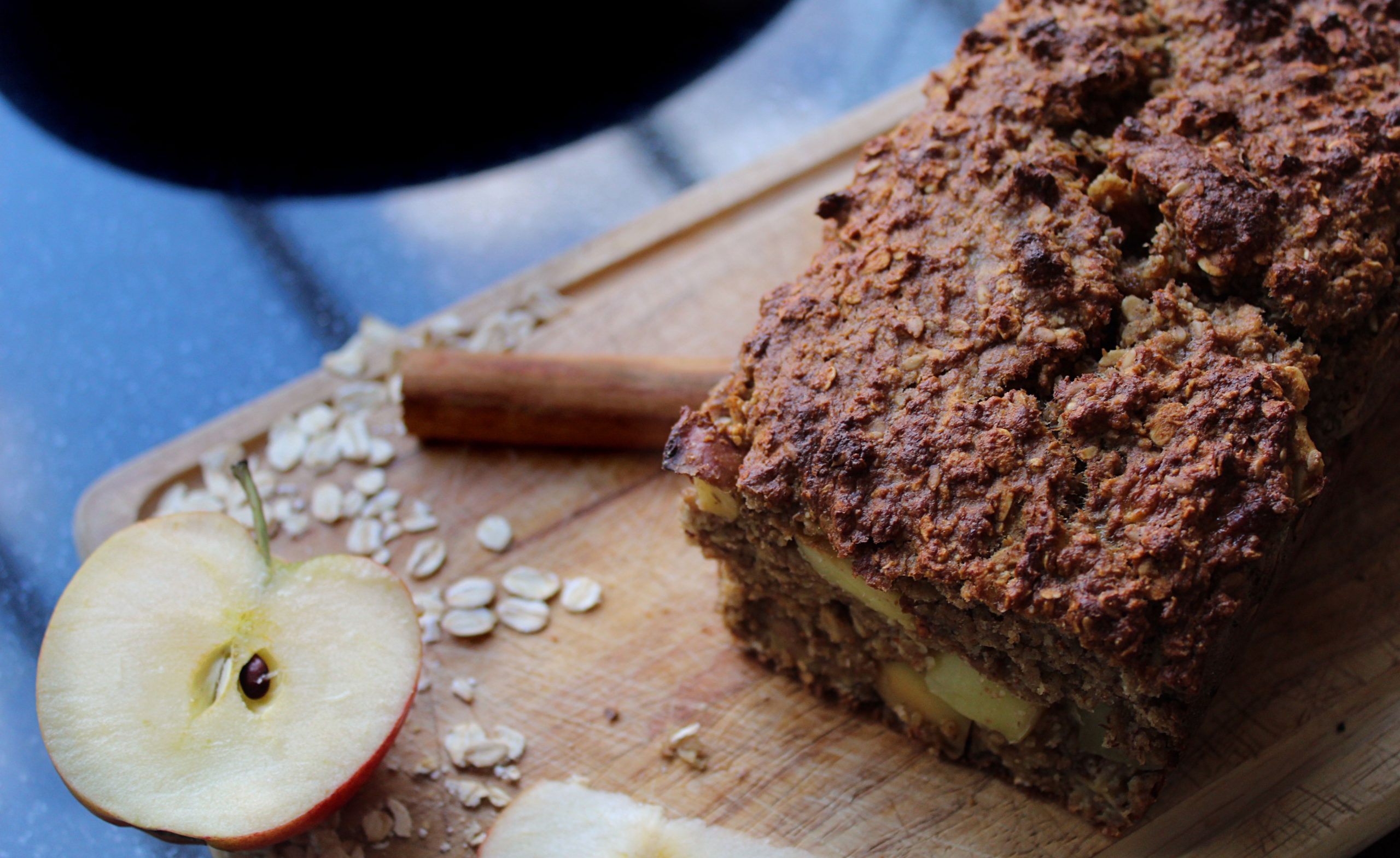 You are currently viewing Apple & Cinnamon Breakfast Oat Bread