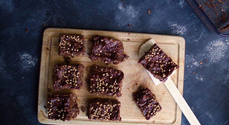 Read more about the article Fudgy Chocolate Peanut Butter Slices