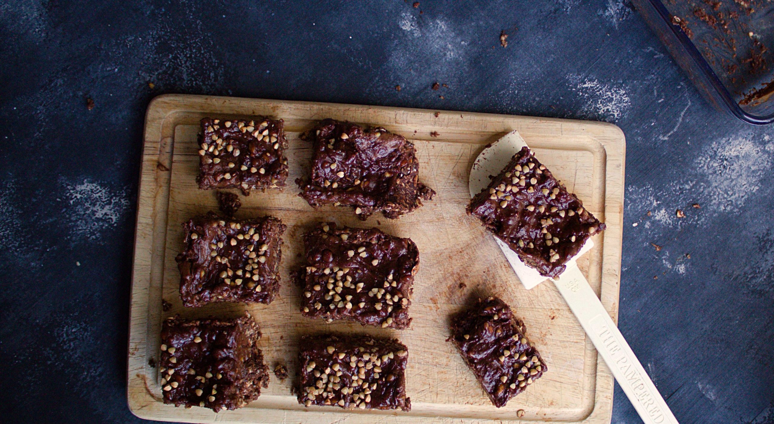 You are currently viewing Fudgy Chocolate Peanut Butter Slices